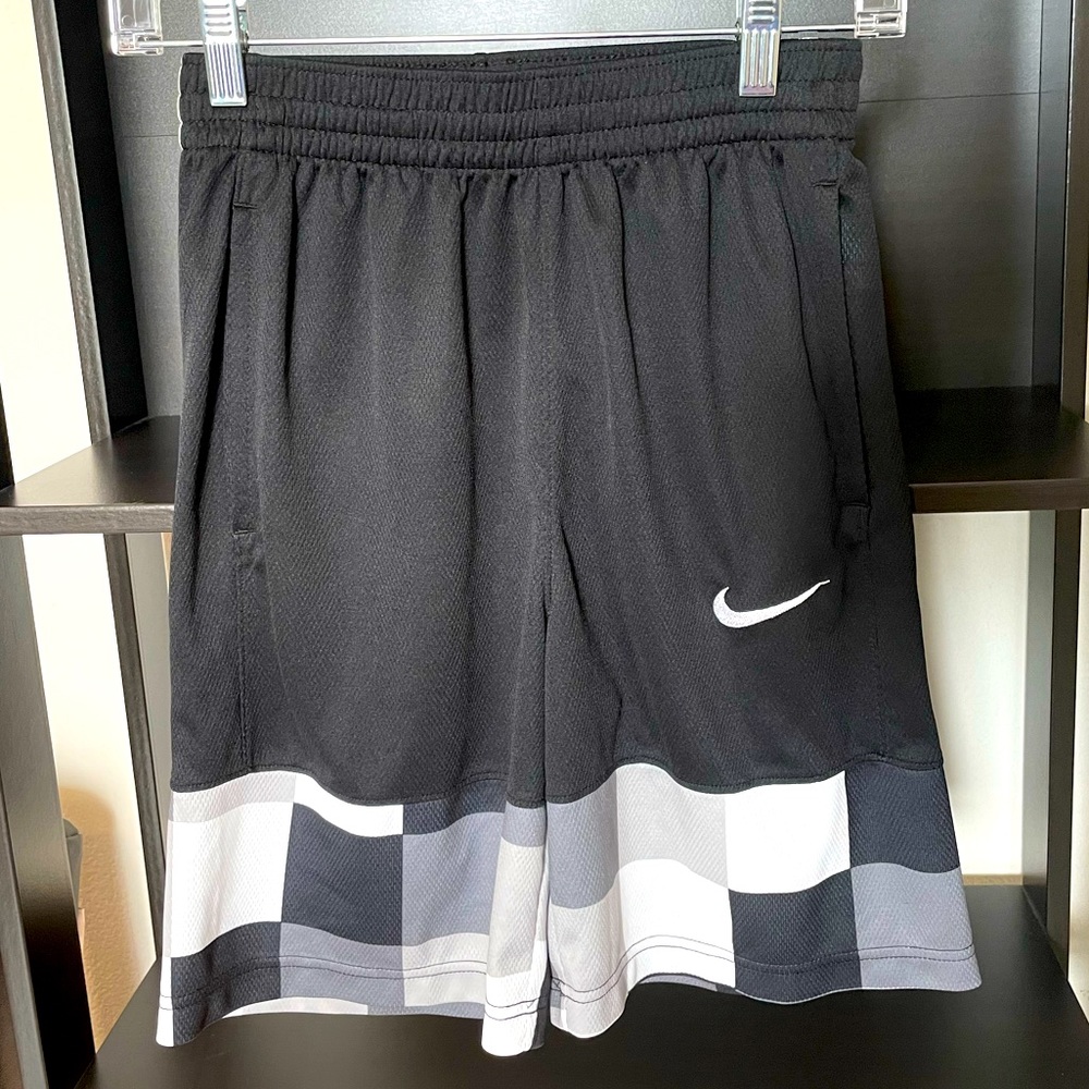 NIKE DRI - FIT  Basketball shorts Black / White Size L Big Kids